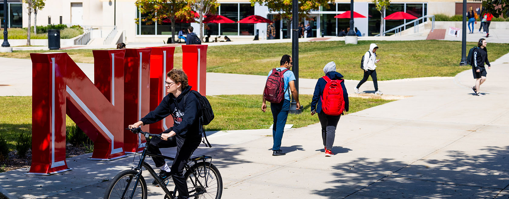 Students making their way across the MLK Commons